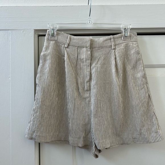 H&M High Waisted Pin Stripe Shorts, Lenin Feel - Size 6 - Picture 3 of 7